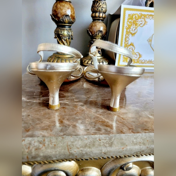 Stuart Weitzman Crystal/Rhinestone Embellished Sandal Kitten Heel PlatinumGold 7 - Picture 14 of 16